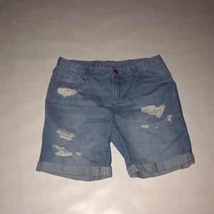 Distress thigh shorts